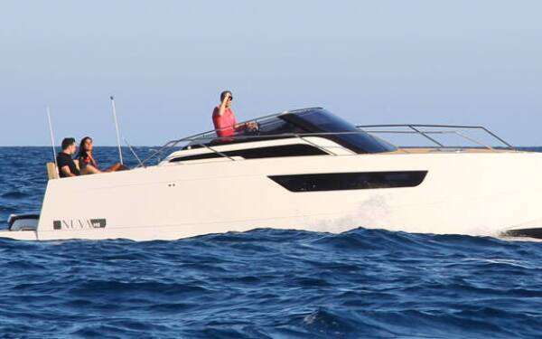 Nuva M9 Cabin - Yacht Charter Croatia